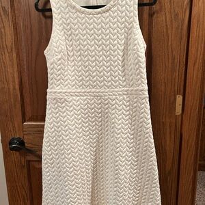Elegant White Sleeveless Dress